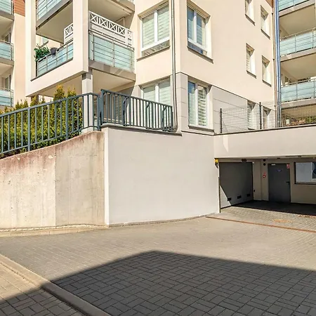 Family Lesna With Parking By Renters *
