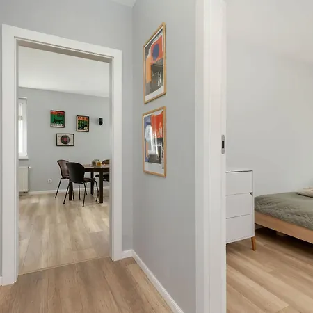 Lejlighed Family Lesna With Parking By Renters